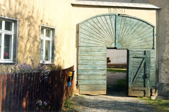 Hofeinfahrt in Langenbernsdorf