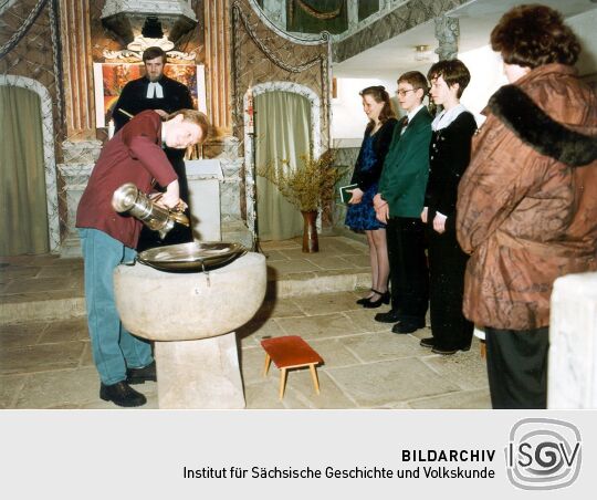 Während der Konfirmation in der Kirche von Kleinröhrsdorf