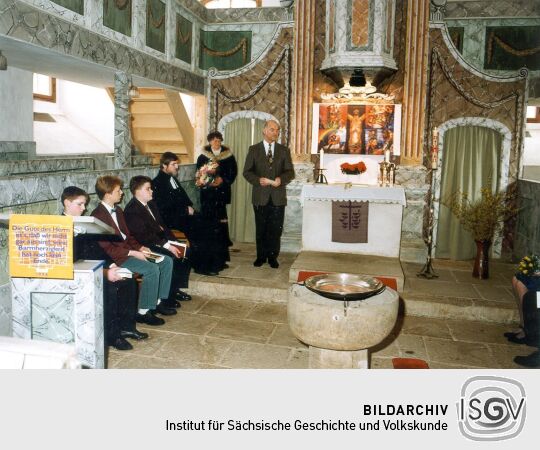Während der Konfirmation in der Kirche von Kleinröhrsdorf