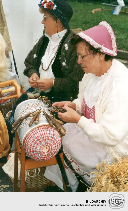 Klöpplerin zum Tag der Sachsen in Rochlitz