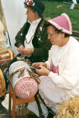 Bild: Klöpplerin zum Tag der Sachsen in Rochlitz