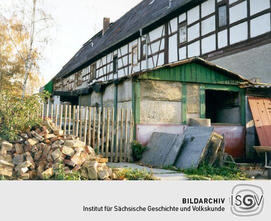 Fachwerkhaus und eine Garage in Schweinsburg