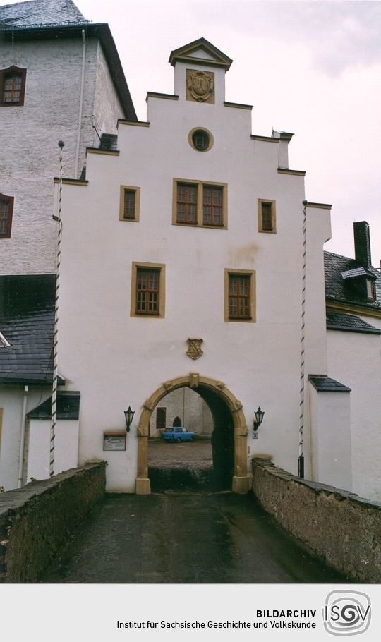 Eingang zum Schloßhof in Wolkenstein