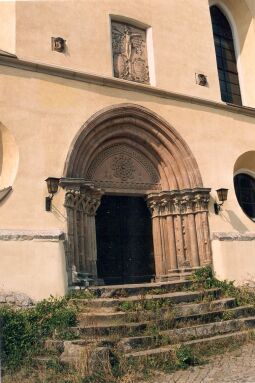 Bild: Portal an der Nossener Kirche