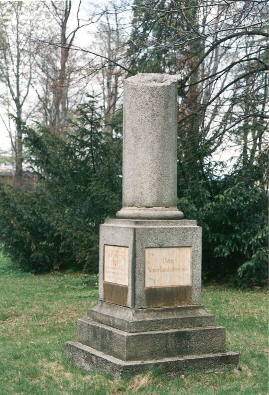 Fichte-Denkmal im Rammenauer Schloßpark