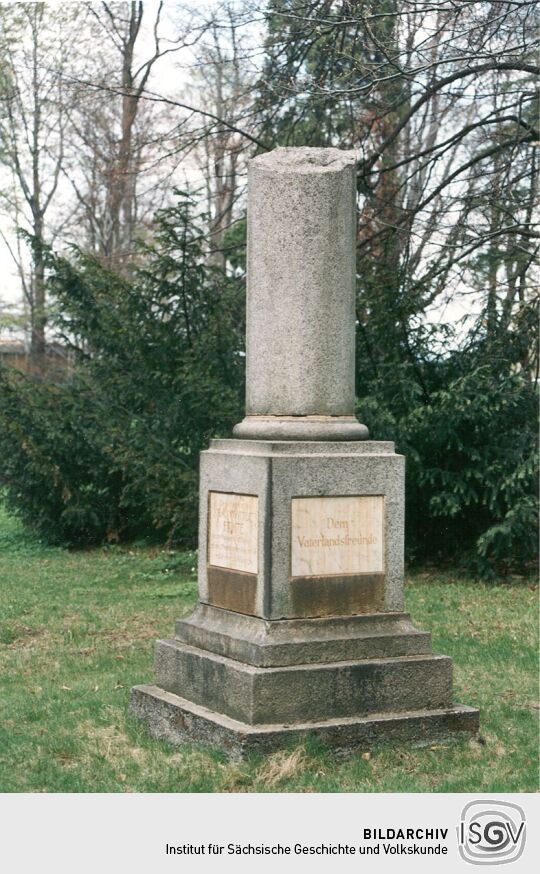 Fichte-Denkmal im Rammenauer Schloßpark