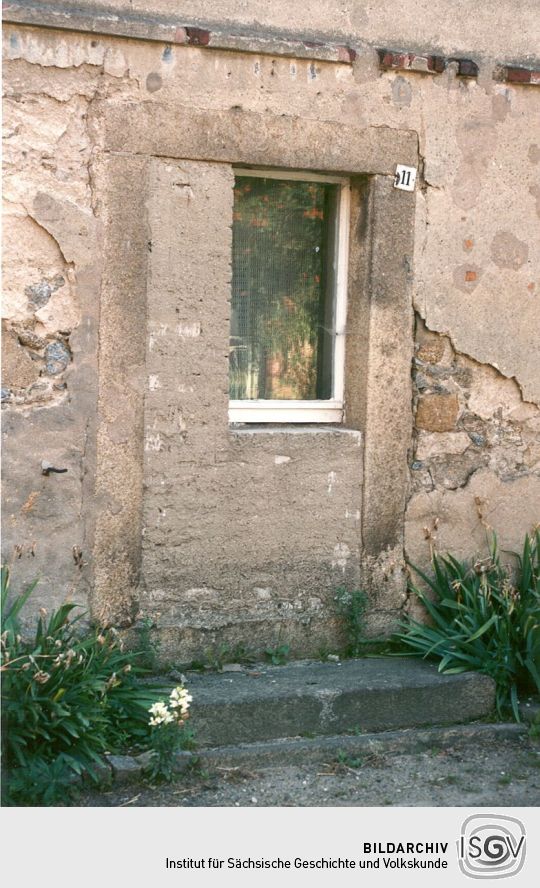 Zugemauerter Eingang eines Meuselwitzer Wohnhauses