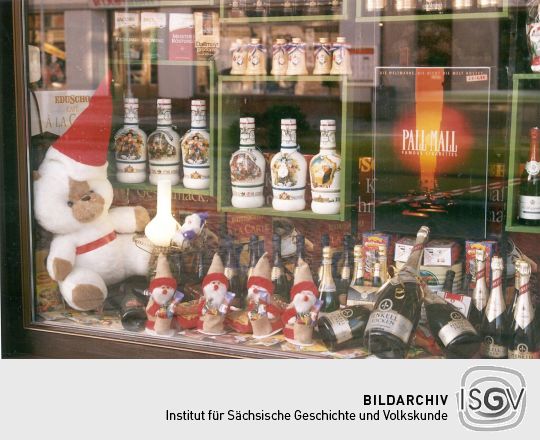 Weihnachtlich geschmücktes Schaufenster in Weißwasser