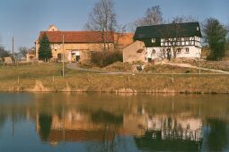 Bild: Bauernhof am Könighainer Dorfteich