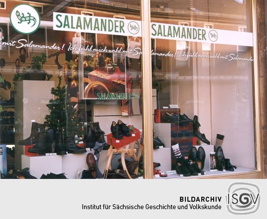 Weihnachtlich geschmücktes Schaufenster in Weißwasser