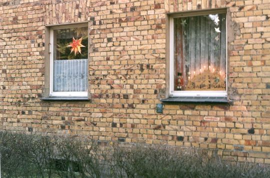 Weihnachtlich geschmückte Fenster in Krauschwitz