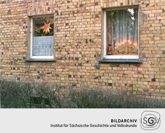 Weihnachtlich geschmückte Fenster in Krauschwitz