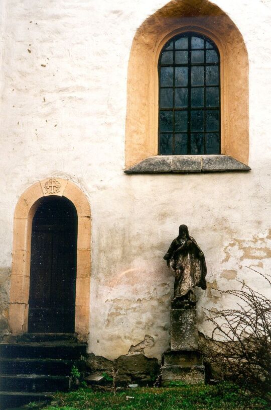 Eingang zur Kirche in Struppen