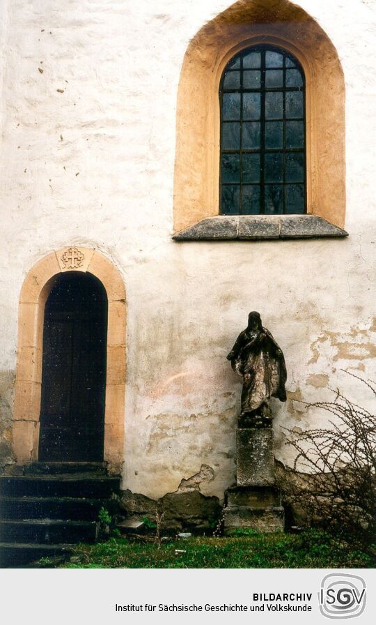 Eingang zur Kirche in Struppen