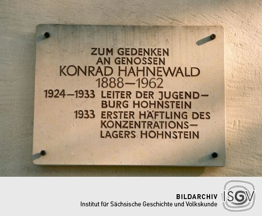 Gedenktafel auf der Burg Hohnstein