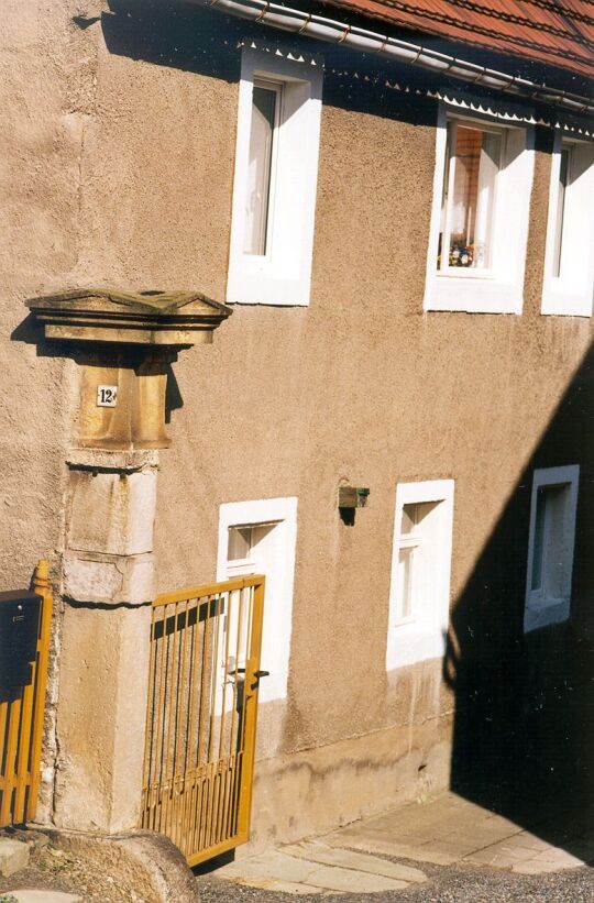 Torsäule in einem ehemaligen Bauernhof in Herbergen