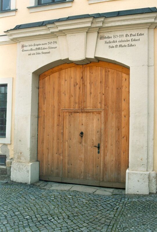 Eingangstür zu einem Wohnhaus in Dohna