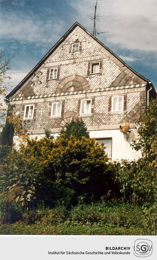 Wohnhaus mit verschiefertem Giebel in Ottendorf