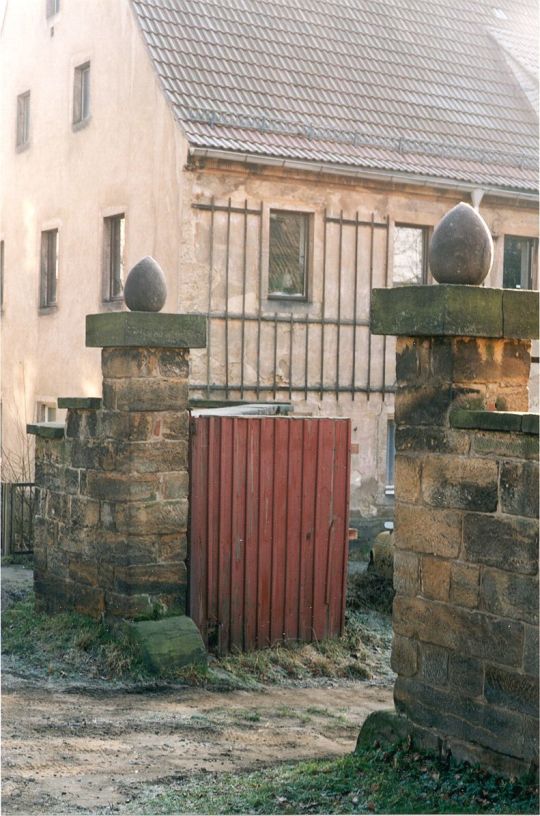 Toreinfahrt im Dorf Wehlen