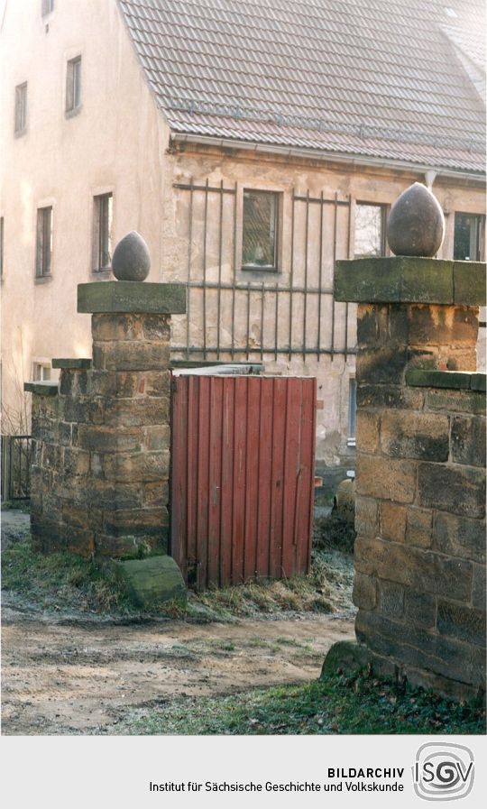 Toreinfahrt im Dorf Wehlen