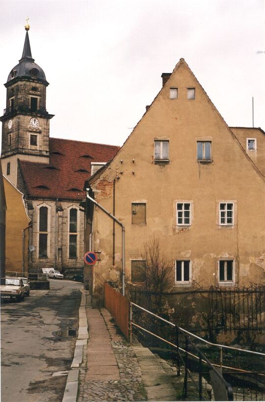 Goethestraße mit Blick auf die evangelische Kirche in Königstein