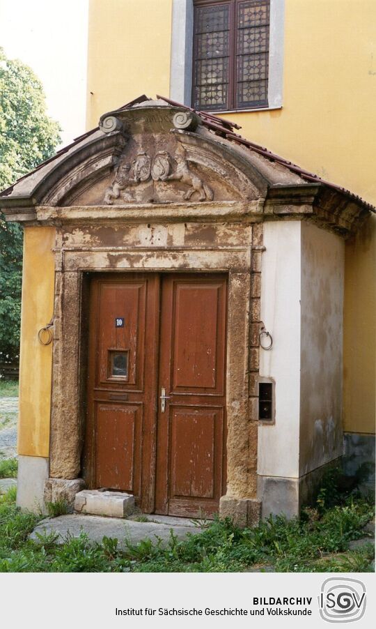 Eingangstür auf dem ehemaligen Rittergut in Kleinborthen