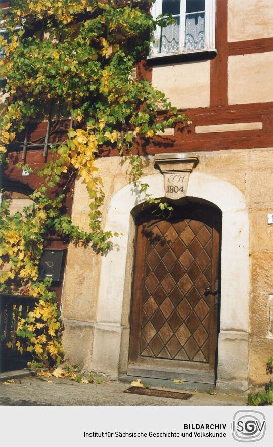 Eingang zu einem Umgebindehaus in Hinterhermsdorf