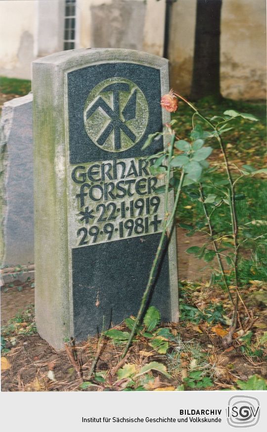 Grabstein auf dem Friedhof in Langenwolmsdorf