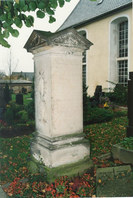 Altes Grab auf dem Friedhof in Langenwolmsdorf