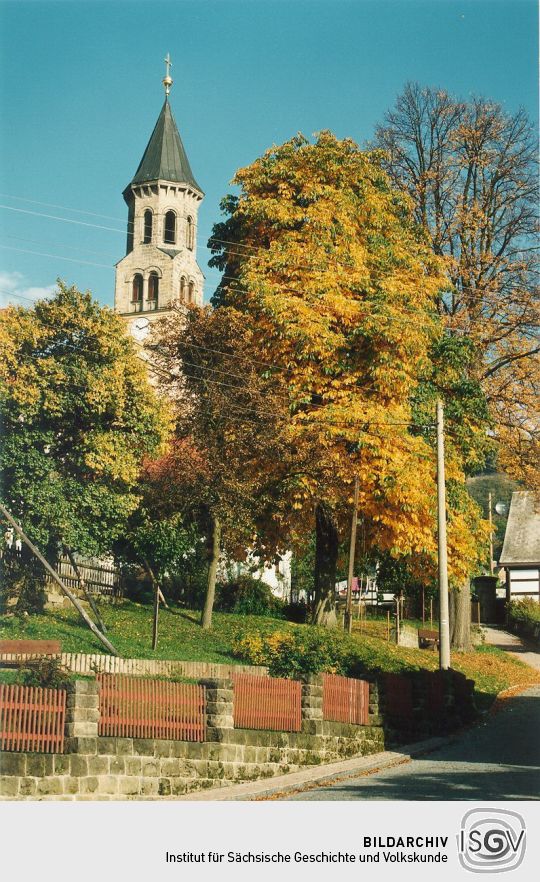 Blick auf die Kirche von Saupsdorf