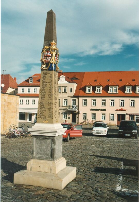 Postsäule auf dem Markt in Neustadt