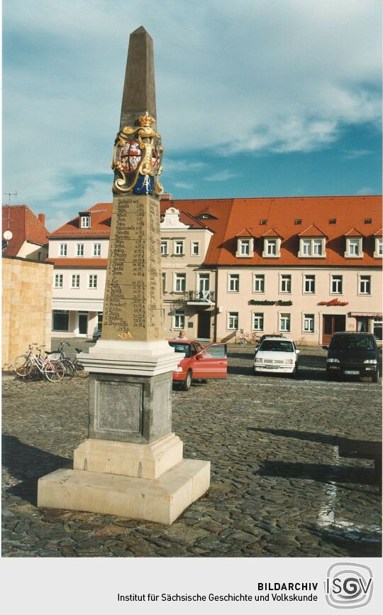 Postsäule auf dem Markt in Neustadt