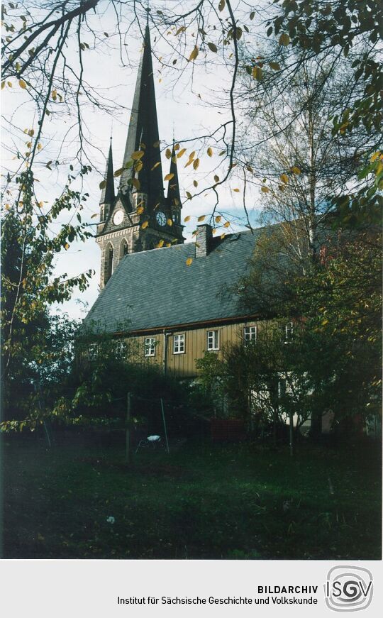 Blick auf Kirche und Pfarre in Neustadt