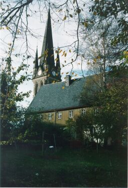 Bild: Blick auf Kirche und Pfarre in Neustadt