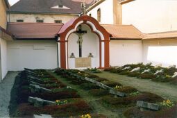 Bild: Friedhof im Kloster Marienthal