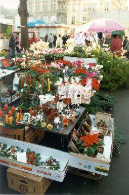 Bild: Adventsgestecke auf dem Görlitzer Wochenmarkt