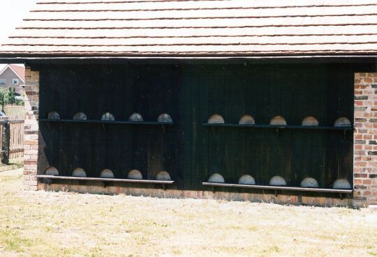 Rekonstruiertes Bienenhaus in Gablenz