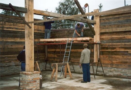 Aufbau einer Blockscheune im Freilandmuseum