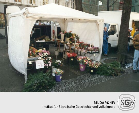Blumenstand auf dem Wochenmarkt in Görlitz