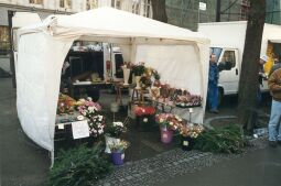 Bild: Blumenstand auf dem Wochenmarkt in Görlitz