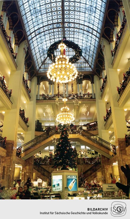 Görlitzer Kaufhaus in weihnachtlichem Schmuck
