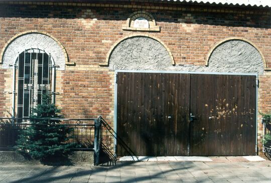 Zum Materiallager ausgebaute Scheune in Mühlrose