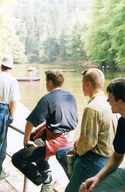 Bild: Jugendliche am Rathener Amselsee