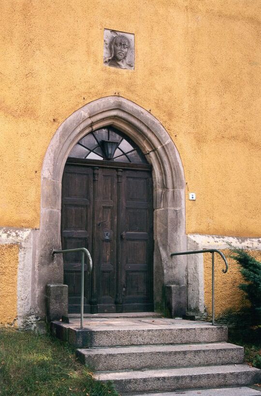 Eingang zur Ebersbacher Kirche