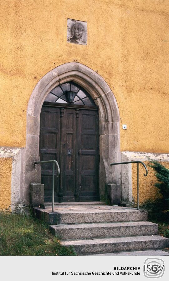 Eingang zur Ebersbacher Kirche