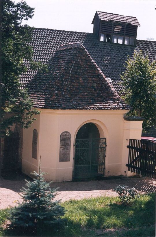 Gruft auf dem Friedhof in Zodel