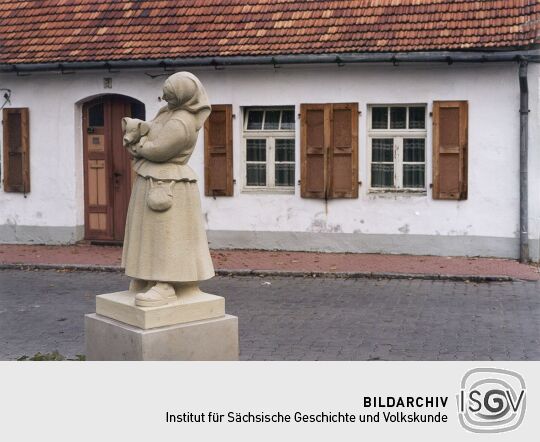 Skulptur auf dem ehemaligen Ferkelmarkt in Köngisbrück