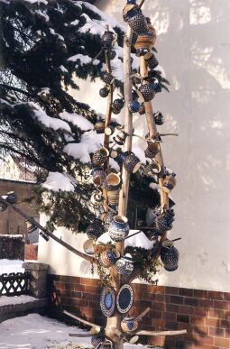 Bild: Keramikbaum der Töpferei Holland in Elstra