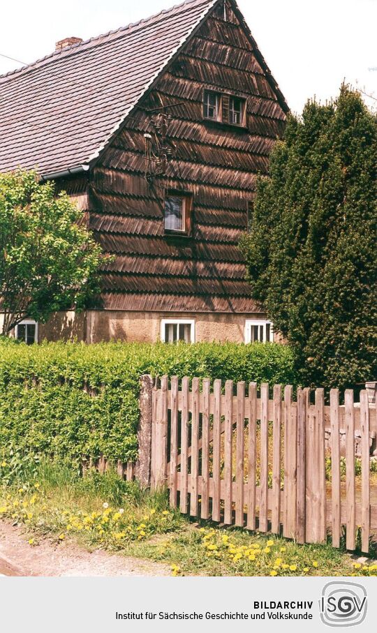 Wohnhaus mit Holzschindeln in Lückersdorf