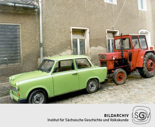 Trabant und Traktor in Königsbrück
